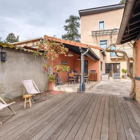 Bed & Breakfast Univers Bocuse - A 200 M De La Legende *