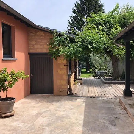 Bed & Breakfast Univers Bocuse - A 200 M De La Legende *